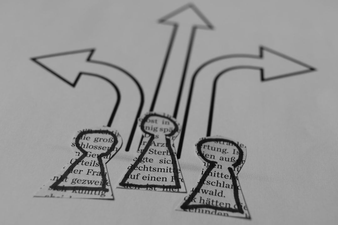 Gráfico financiero ascendente superpuesto con una red neuronal, simbolizando la optimización de inversiones con inteligencia artificial.