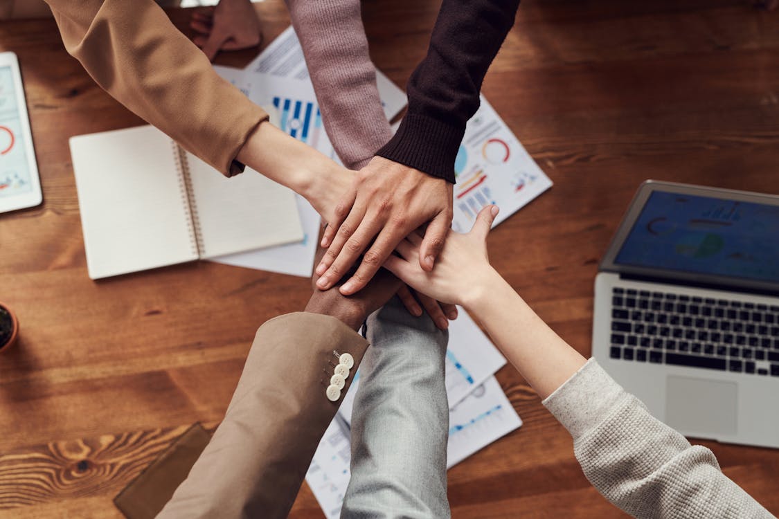 Equipo de Codice AI colaborando en una estrategia